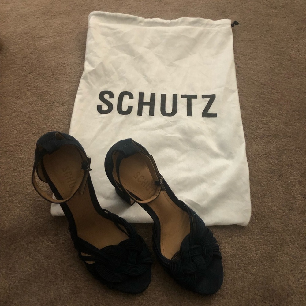 Schutz Navy Heals